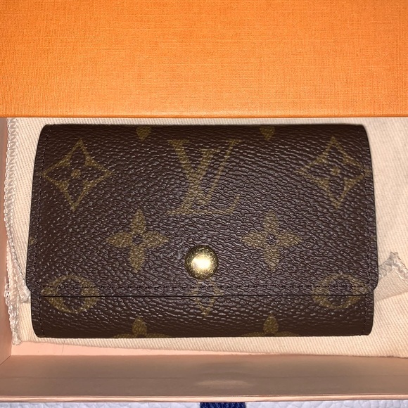 Louis Vuitton Accessories - 6 ring key holder